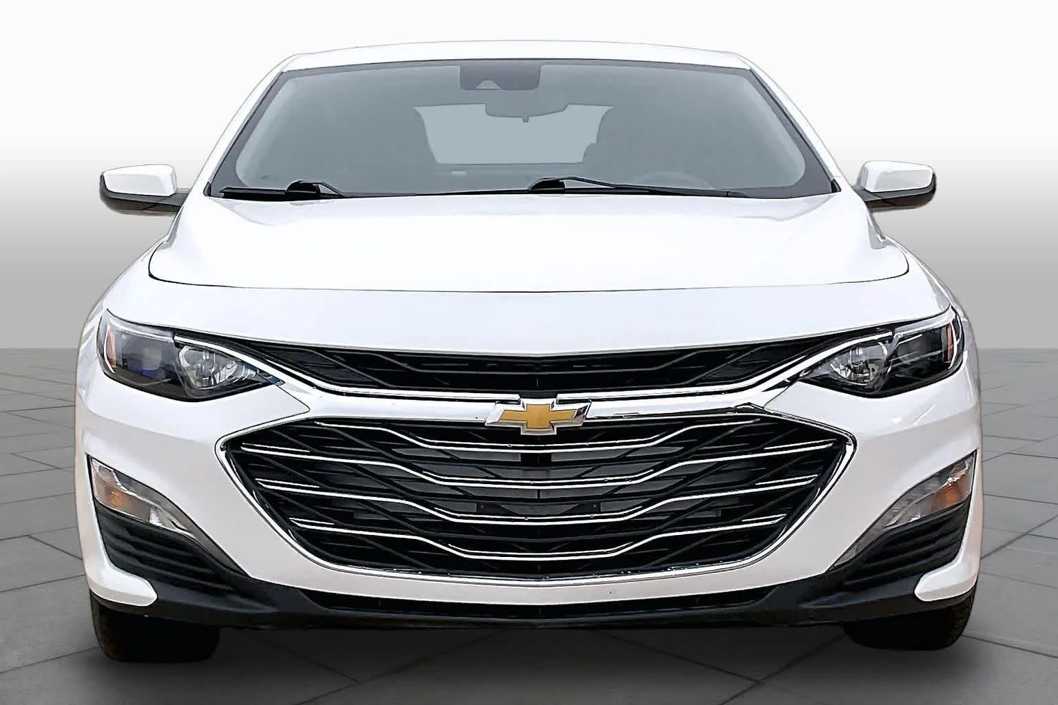Used 2024 Summit White Chevrolet LT image 4