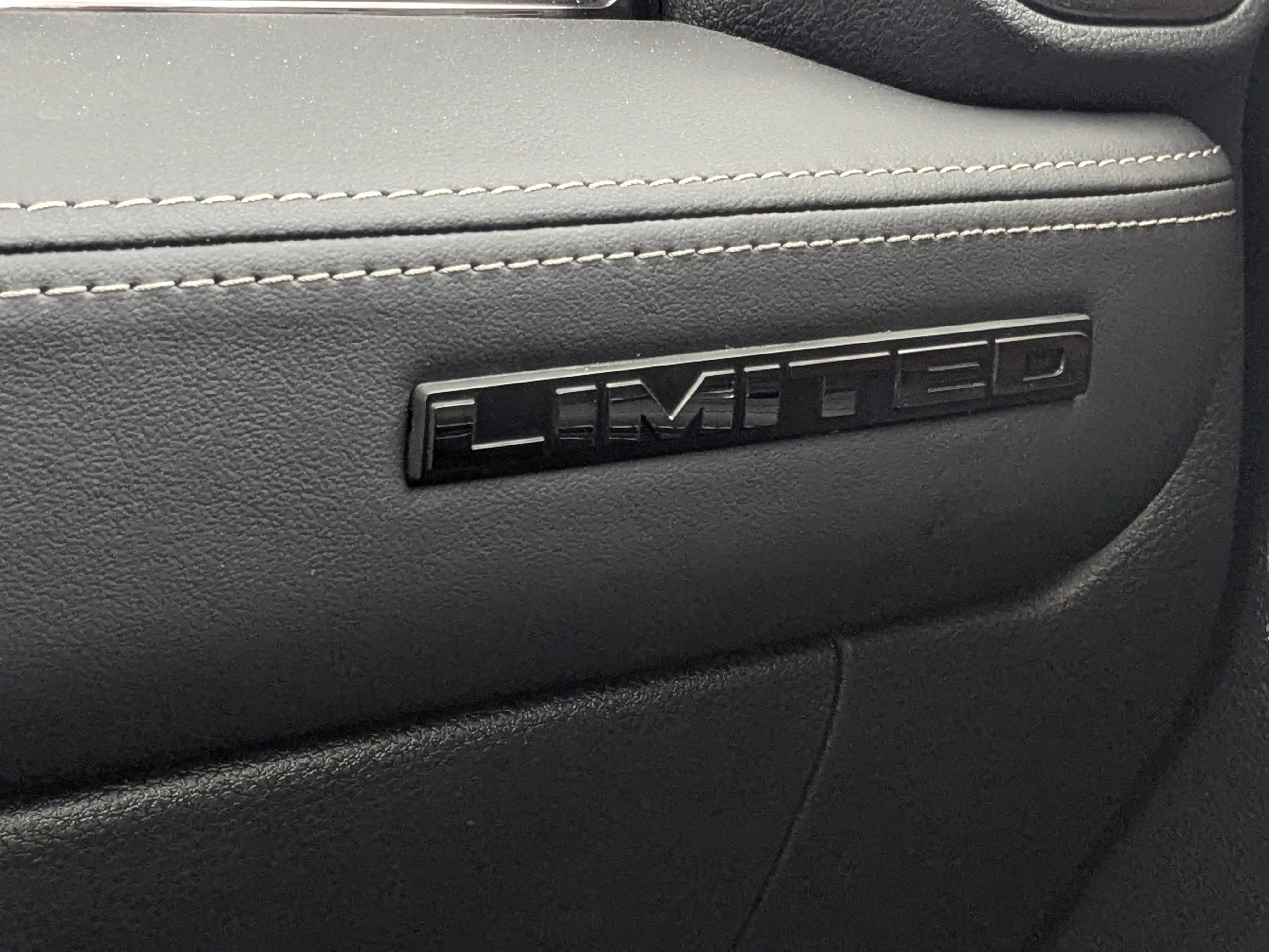 New 2026 Black RAM Limited - NIGHT EDITION - 5TH W & GOOSENECK PREP - LEVEL 1 EQUIP - CUSTOM EBONY RED SEATS image 27