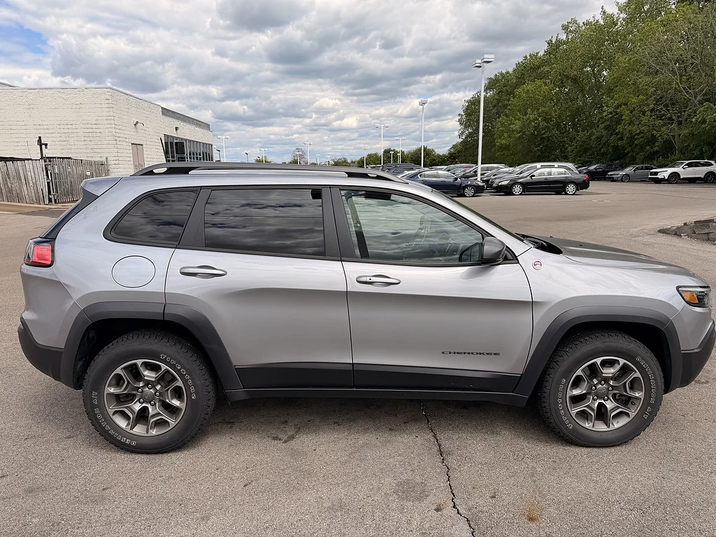 Used 2020 Granite Crystal Metallic Clear Coat Jeep Trailhawk Elite image 2