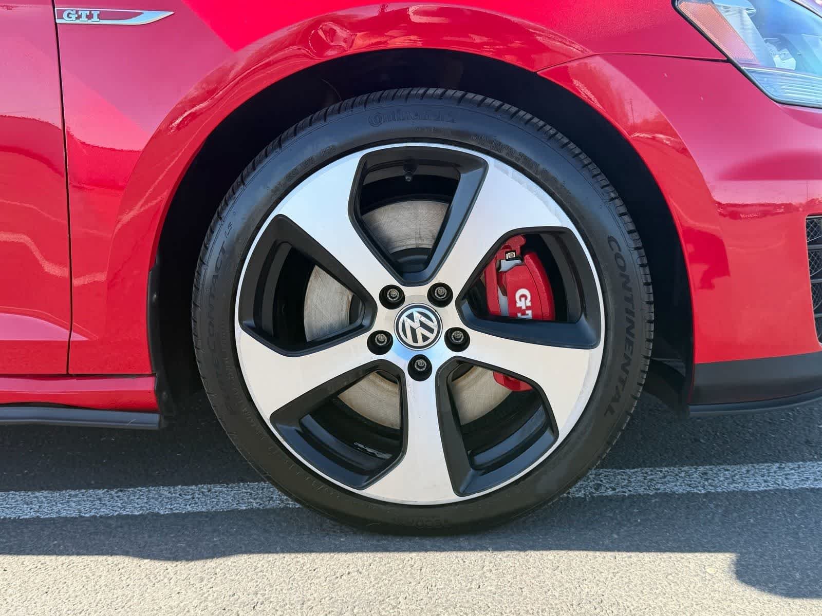 Used 2017 Red Volkswagen SE image 10