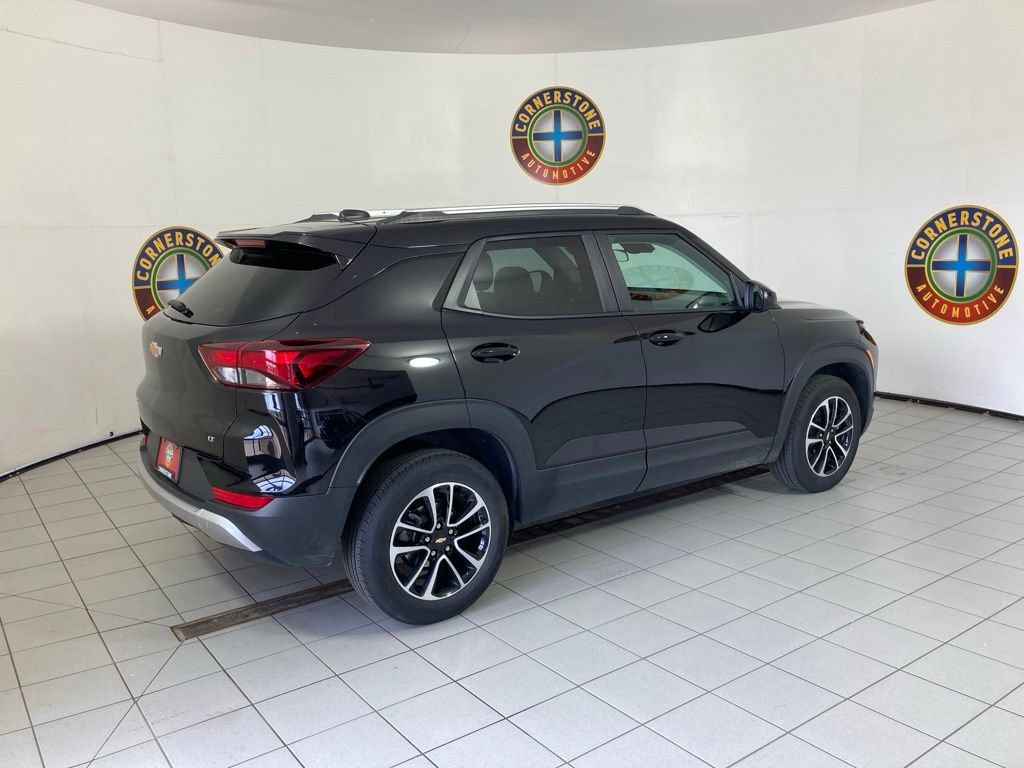 Used 2025 Mosaic Black Metallic Chevrolet LT image 19
