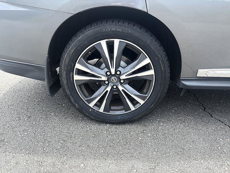 Used 2017 Gun Metallic Nissan Platinum image 12