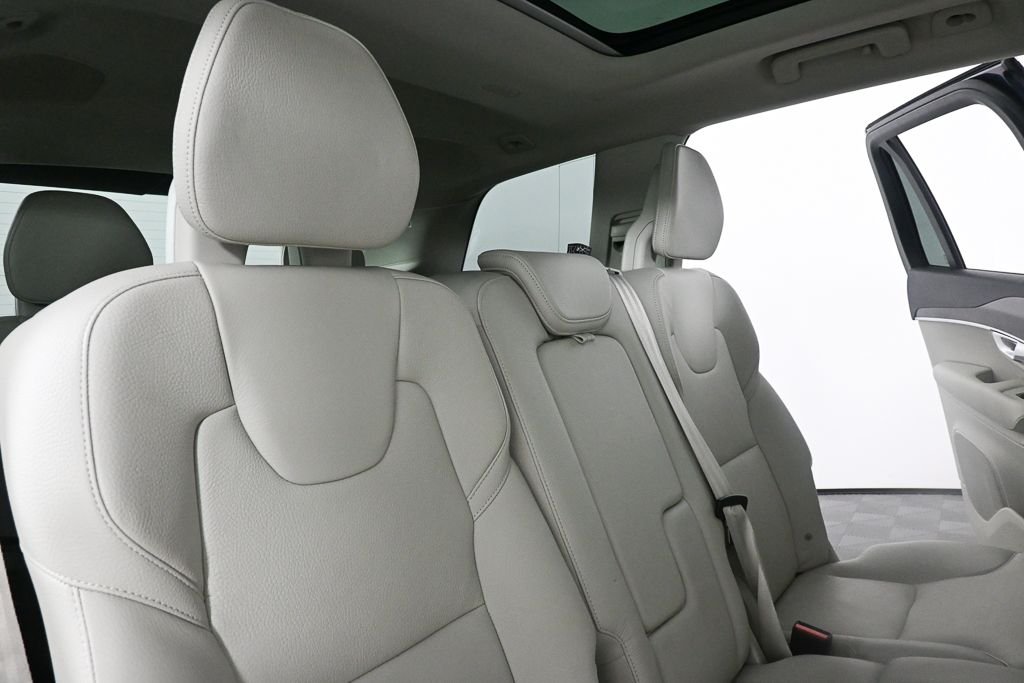 Used 2018 Blue Volvo T6 Momentum image 19