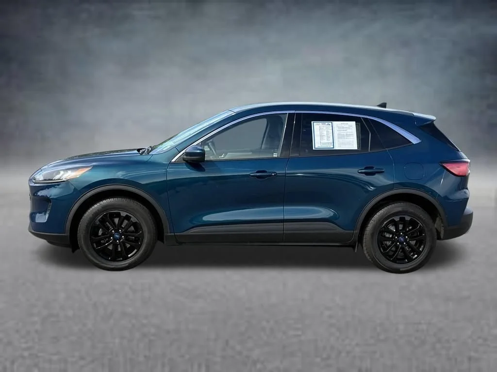 Used 2020  Ford SE image 2