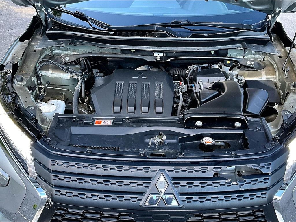 Used 2022 Silver Mitsubishi ES image 30