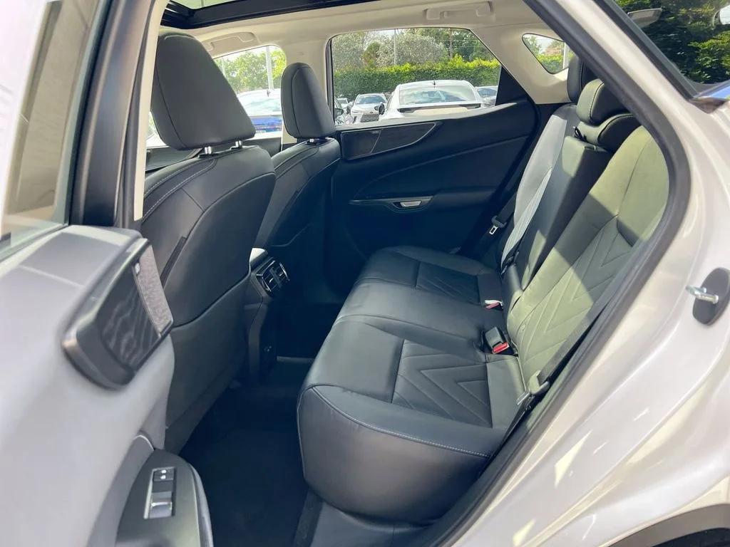 Used 2022 White Pearl Lexus 350 Luxury image 19