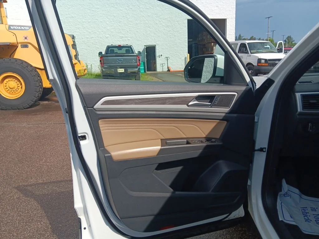Used 2022 Pure White Volkswagen 2.0T SE image 14
