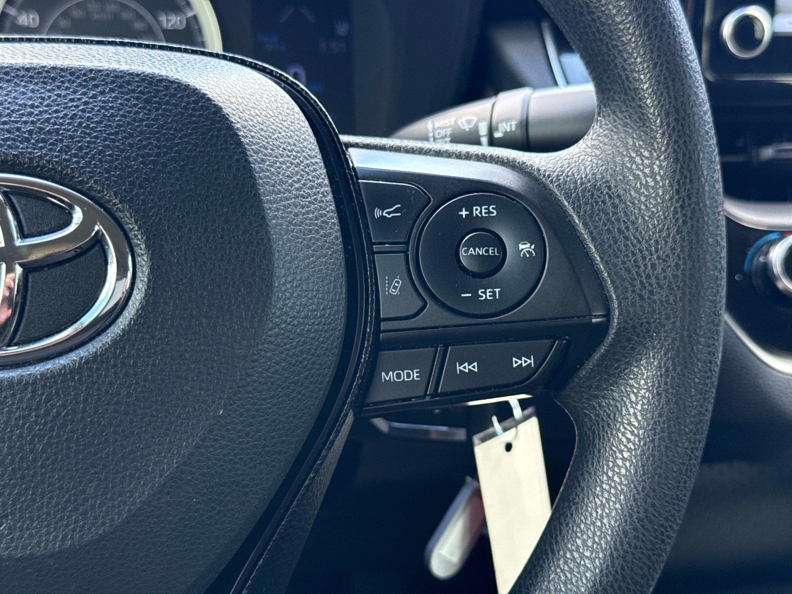 Used 2020 Classic Silver Metallic Toyota LE image 27