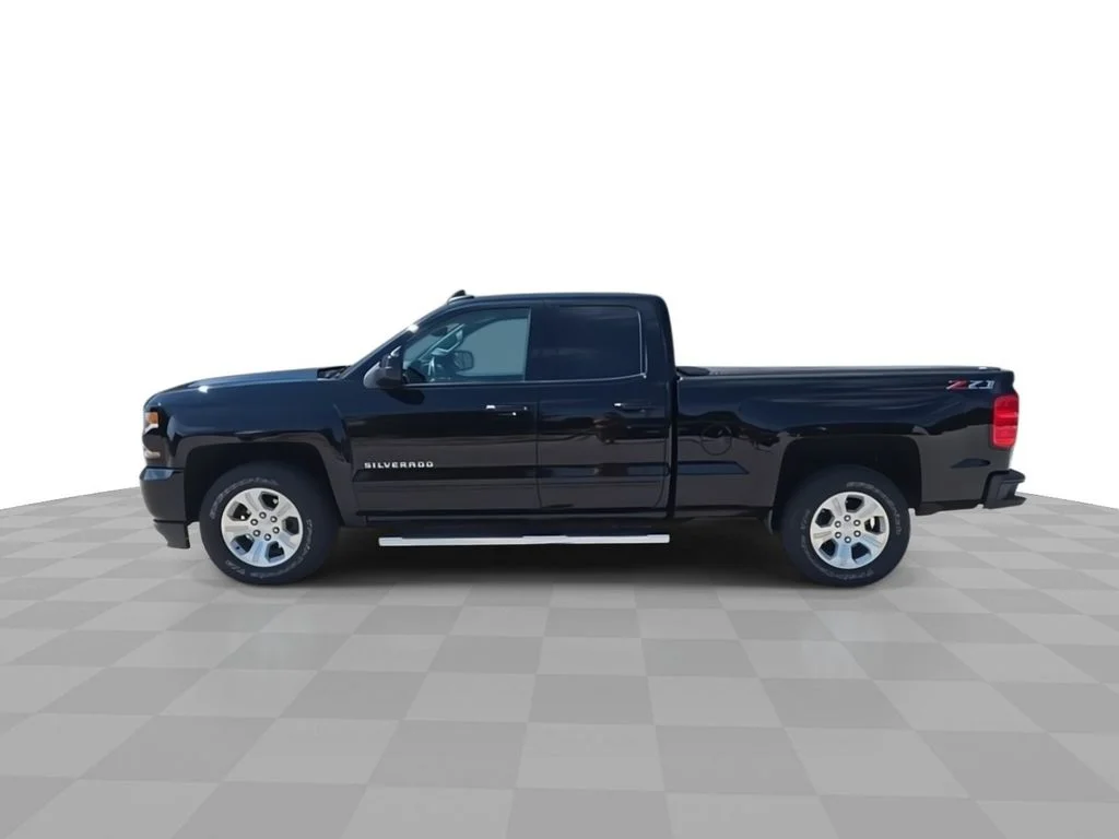 Used 2018 Black Chevrolet LT image 5