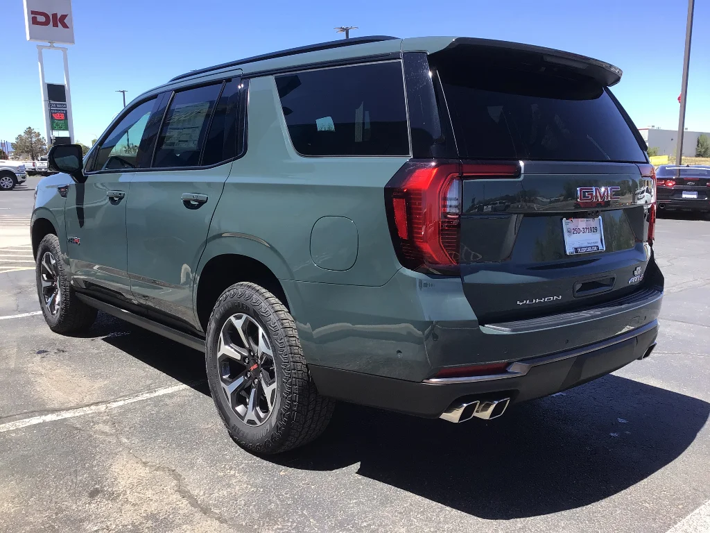 New 2026 Midnight Pine GMC AT4 Ultimate image 4