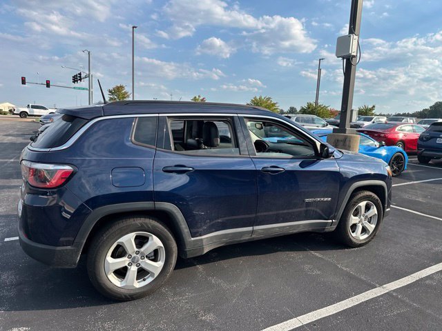 Used 2018 Blue Jeep Latitude FWD image 5