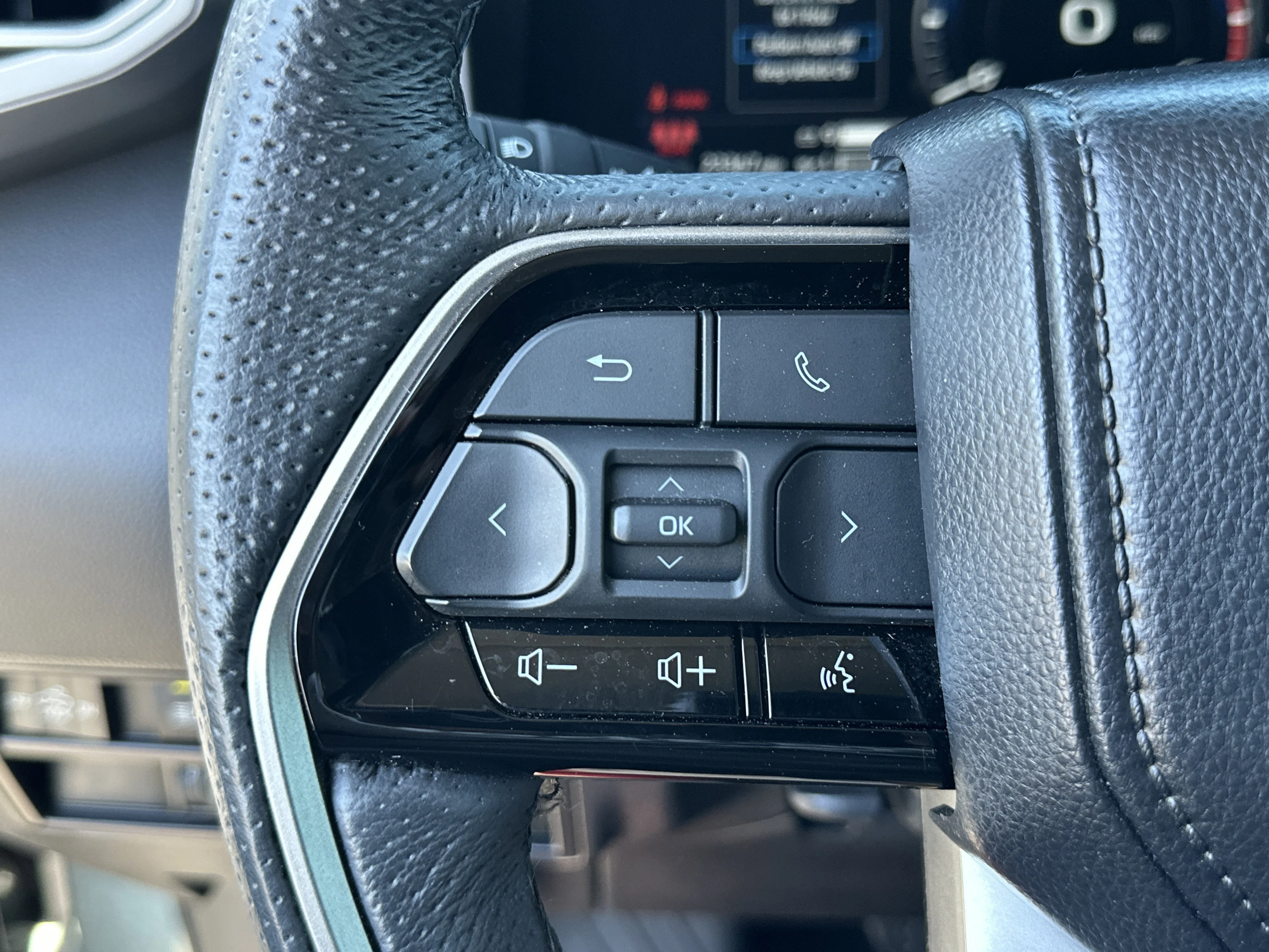 Used 2024 Lunar Rock Toyota Limited HV image 23