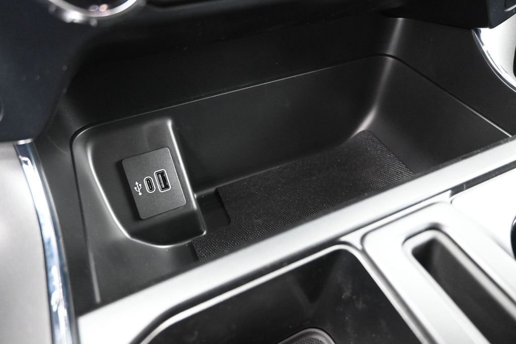 New 2026 Oxford White Ford XLT image 17