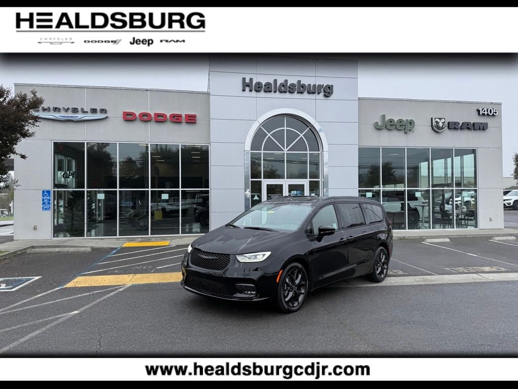 2026 Chrysler Pacifica Limited's photo