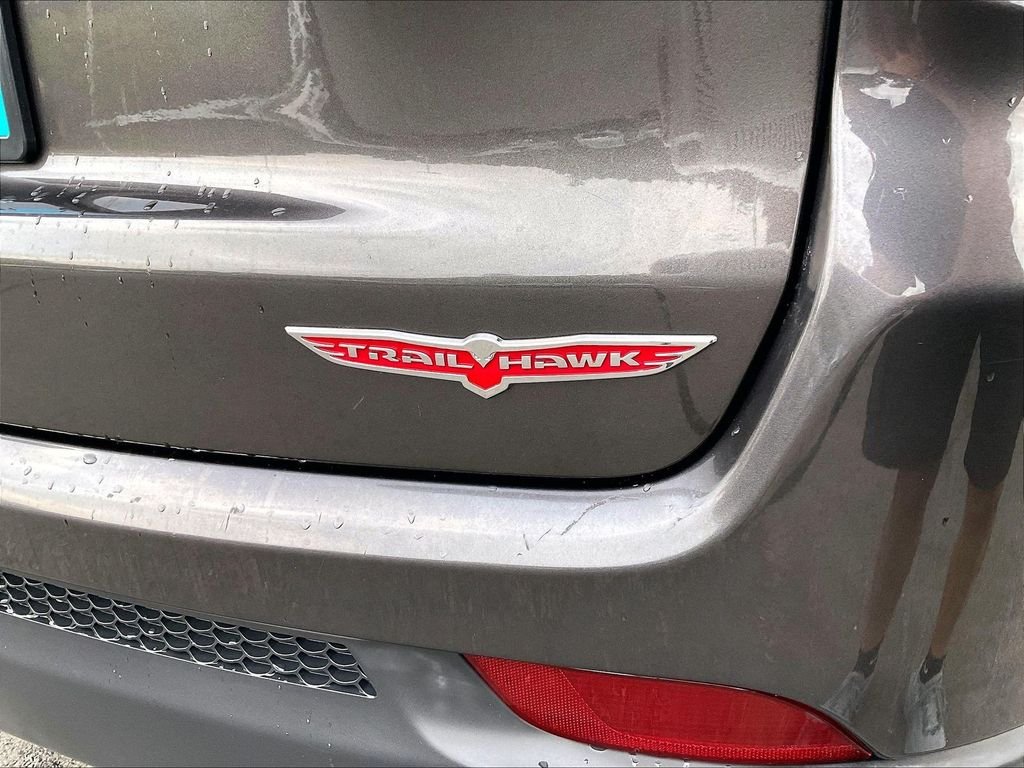 Used 2020 Granite Crystal Metallic Clearcoat Jeep Trailhawk image 28