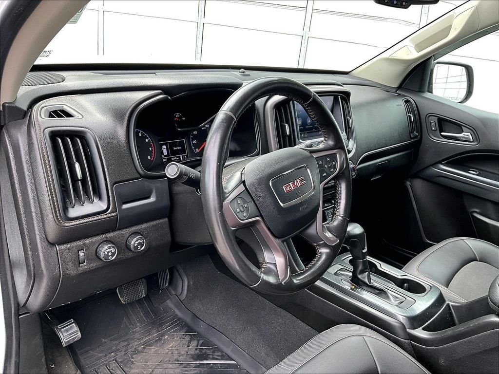 Used 2021 White GMC AT4 w/Cloth image 8