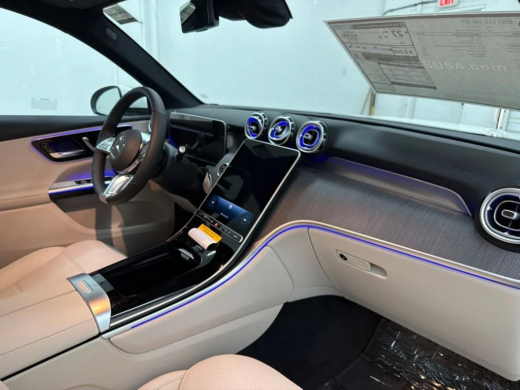 New 2027 White Mercedes-Benz GLC 300 image 33