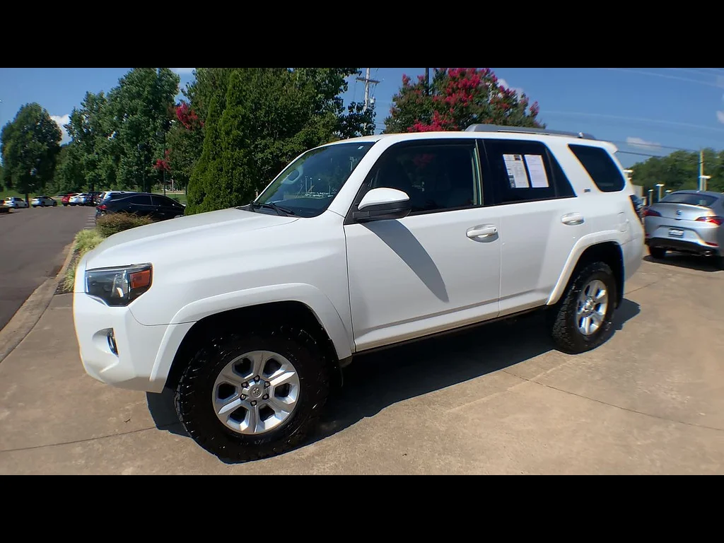 Used 2016 Super White Toyota SR5 image 4