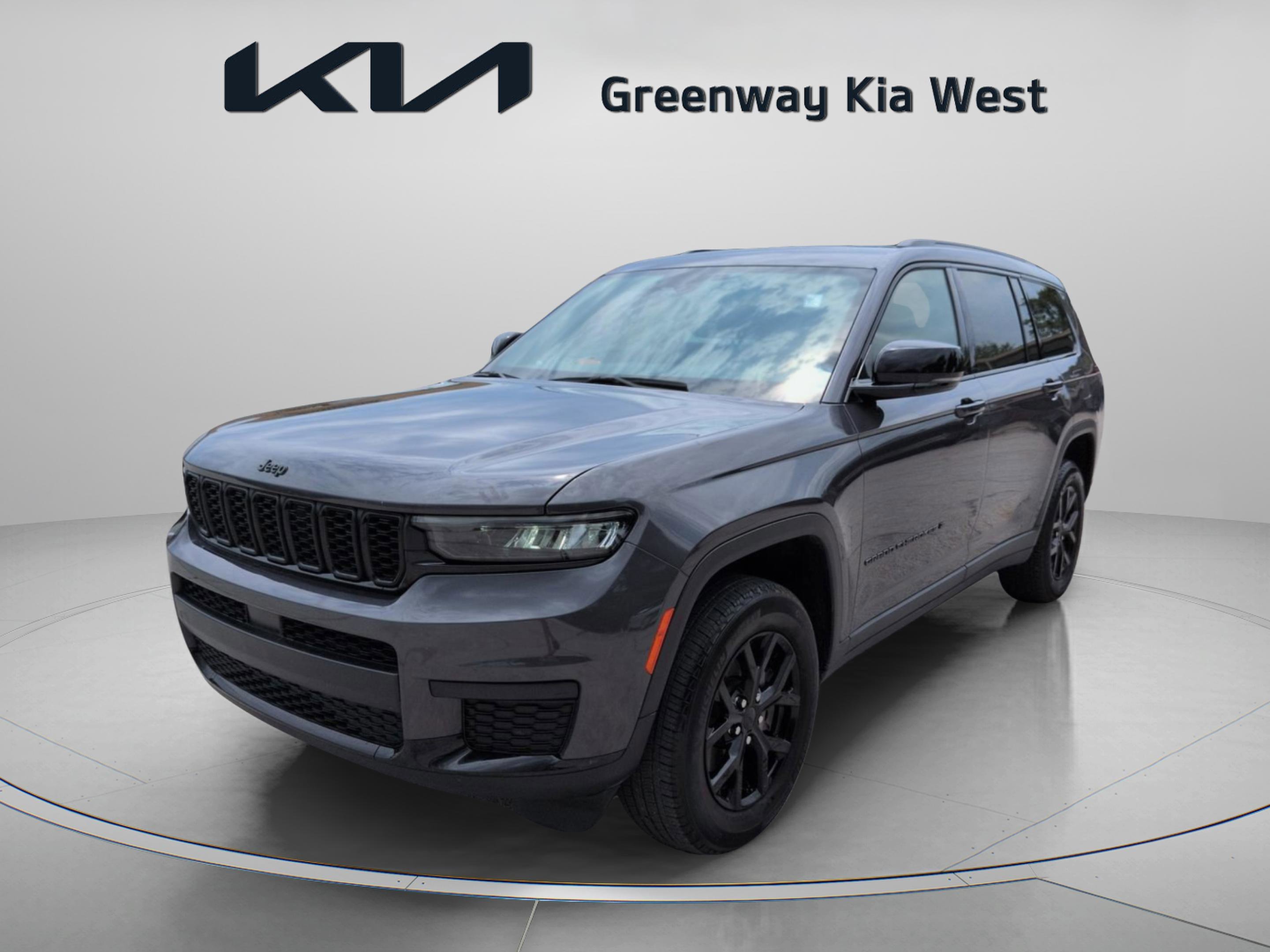 Used 2024 Baltic Gray Metallic Clearcoat Jeep Altitude image 3