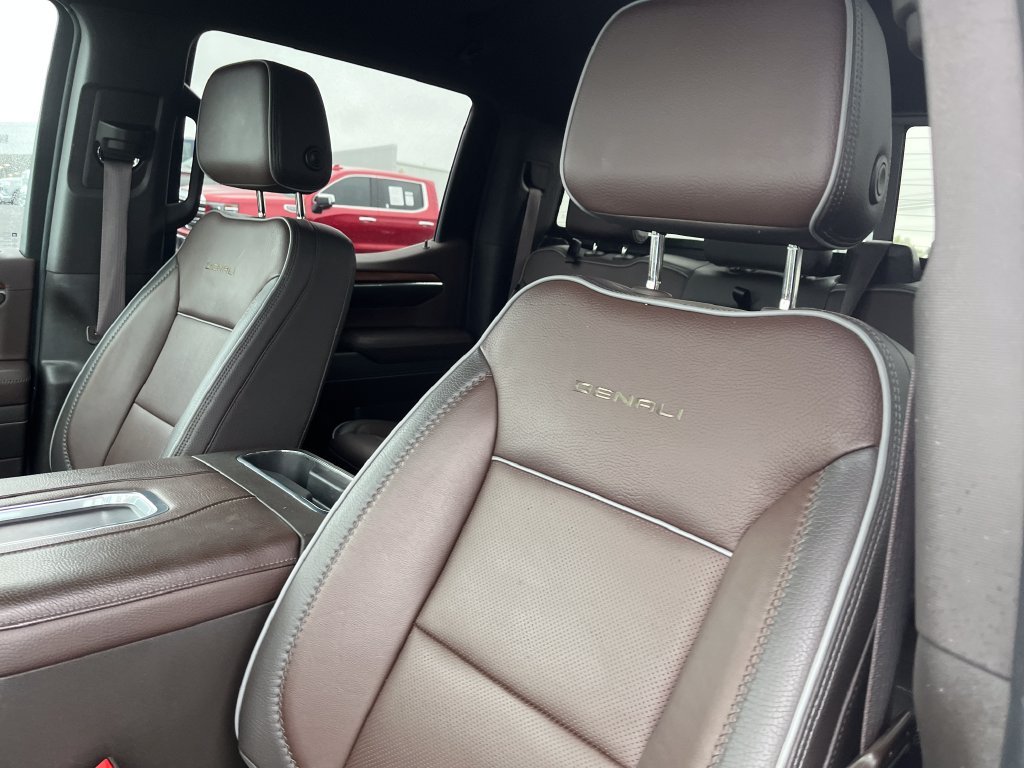Used 2022 White GMC Denali image 13