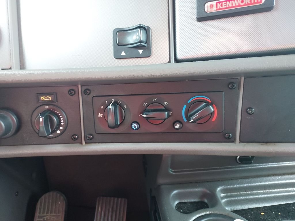 Used 2020 White Kenworth  image 23