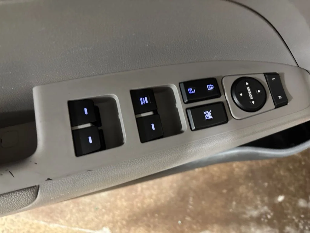 Used 2020 Silver Hyundai SE image 10