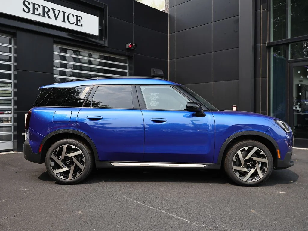 New 2027 Blazing Blue MINI Signature Plus image 4