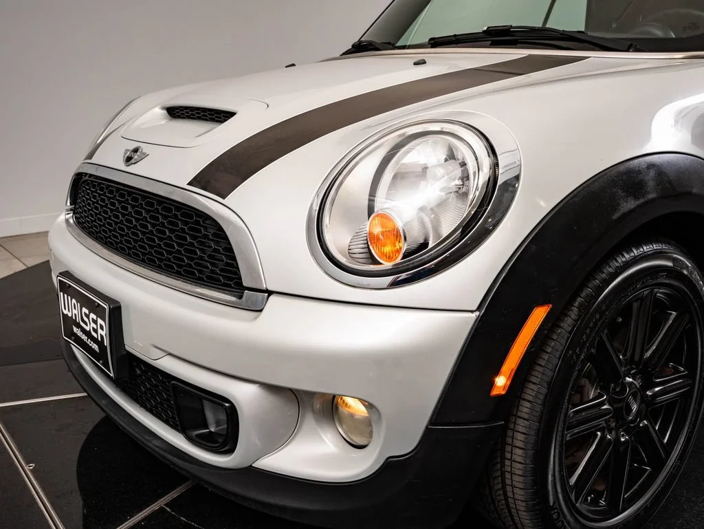 Used 2014 White Silver MINI  image 15