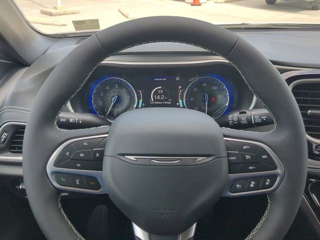 New 2027 Bright White Clear-Coat Exterior Paint Chrysler Select image 33