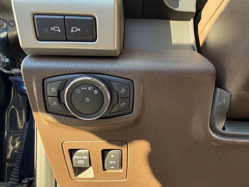 Used 2018 Blue Jeans Metallic Ford King Ranch image 19