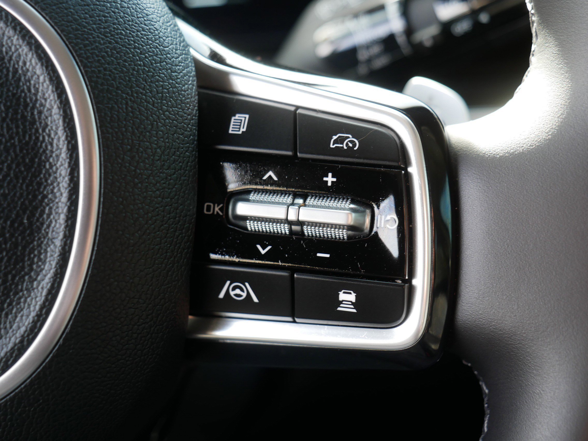 Certified Used 2025 Astra Blue Kia SX Prestige image 29