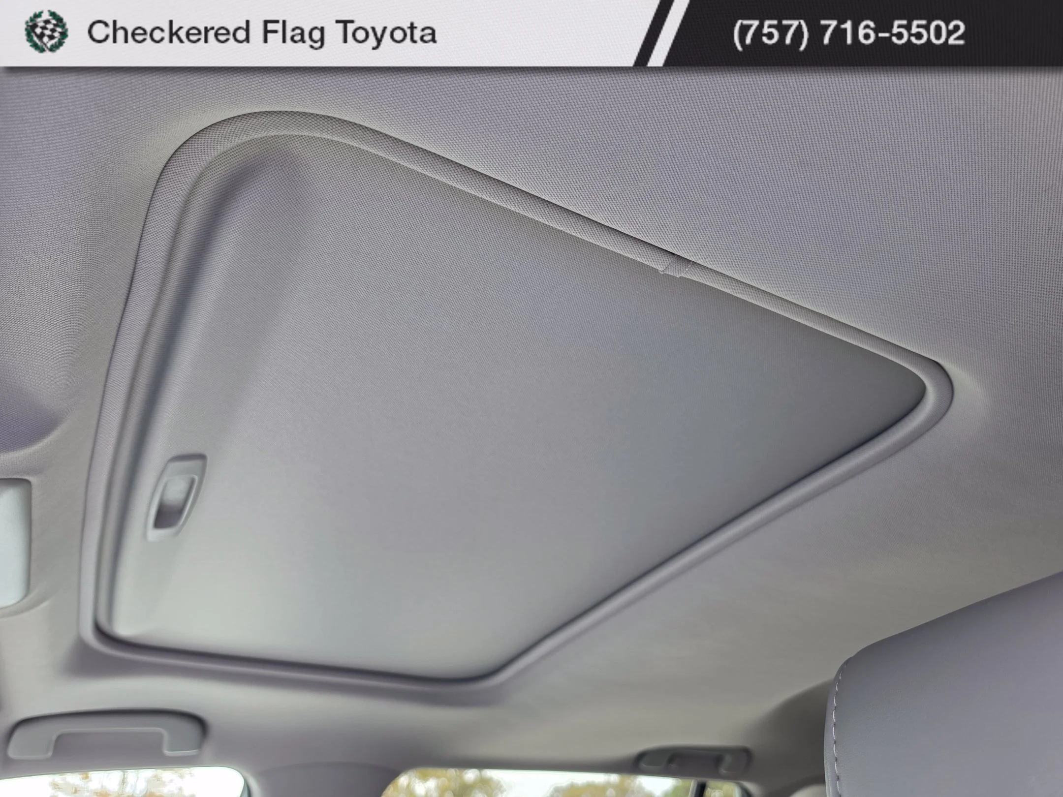 Used 2020 Lunar Rock Toyota XLE Premium image 9