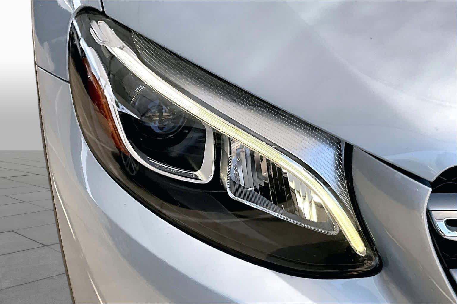 Used 2017 Diamond Silver Metallic Mercedes-Benz GLC 300 image 27