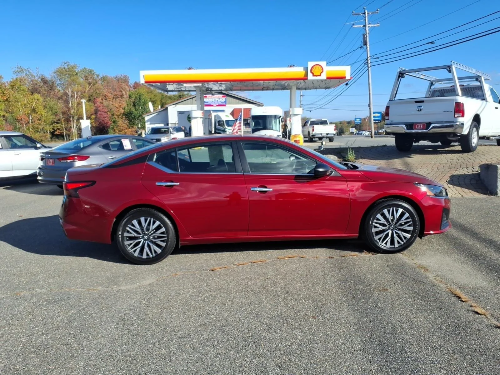 Used 2024 Scarlet Nissan 2.5 SV image 4