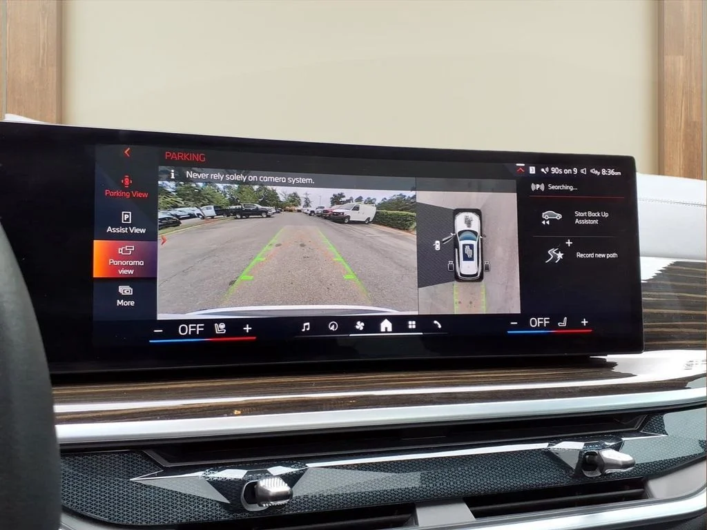 Used 2025 White BMW xDrive40i image 5