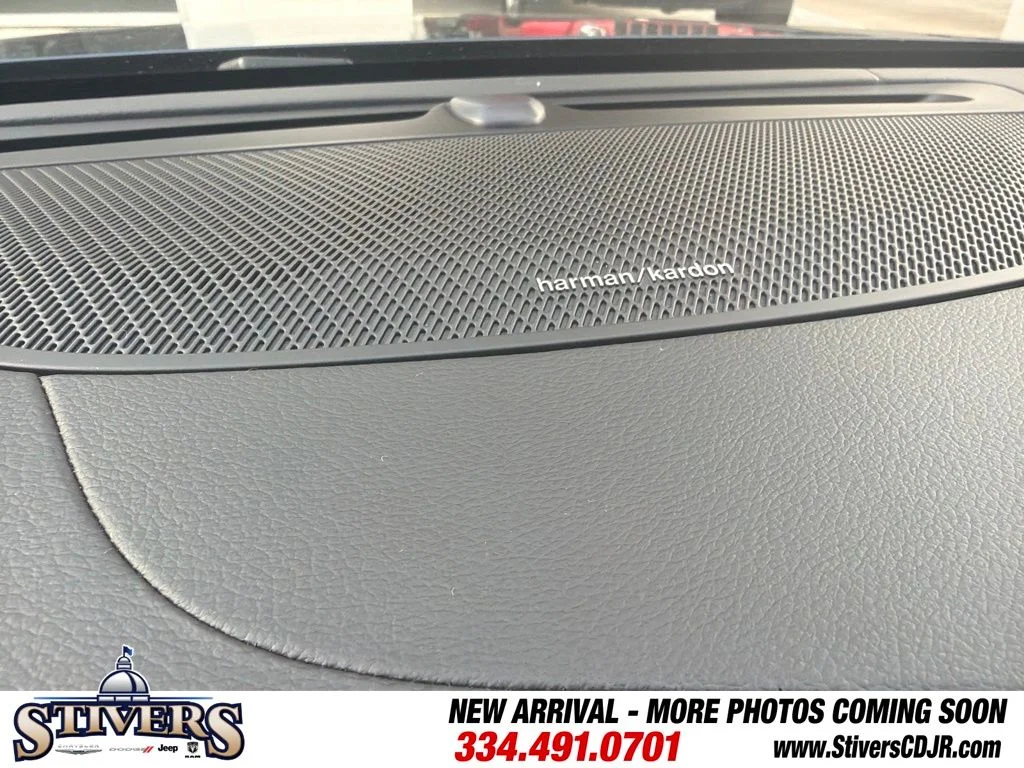Used 2020 Blue Volvo T5 R-Design image 15