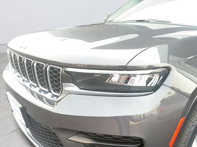 Used 2023 Gray Jeep Laredo image 32