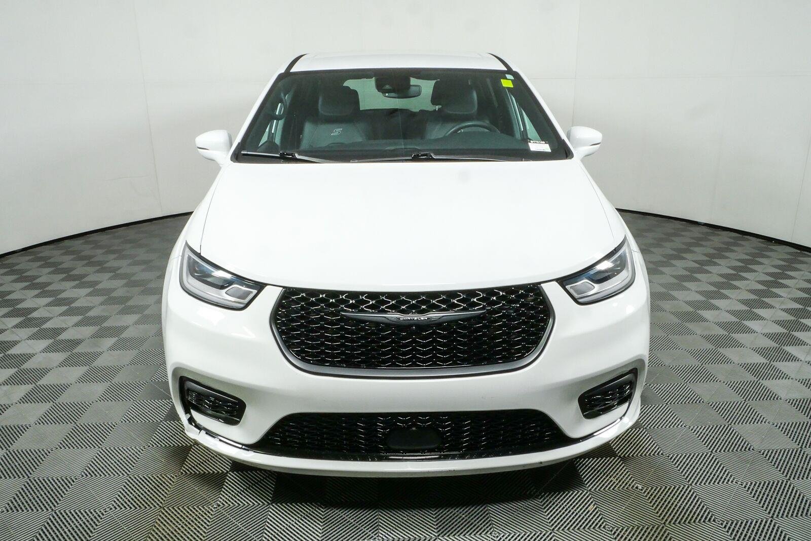 Used 2022 Bright White Clearcoat Chrysler Hybrid Touring L image 25