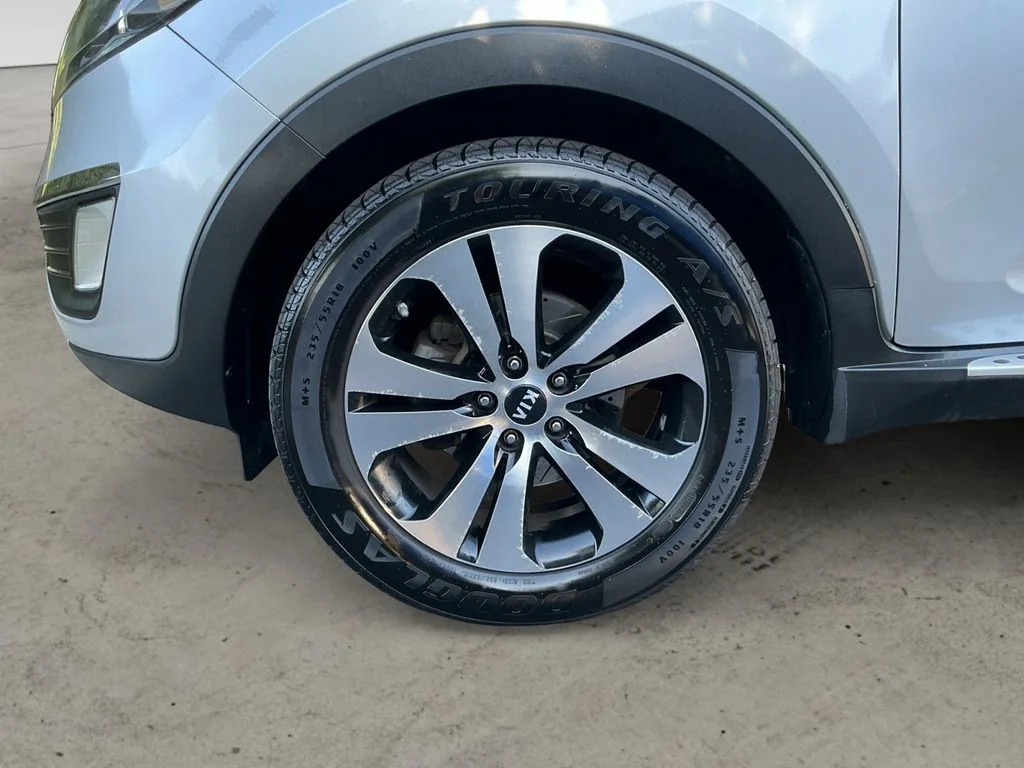 Used 2013 Silver Kia EX image 9