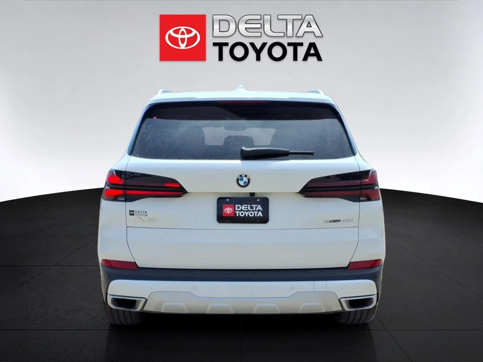 Used 2026 Alpine White BMW sDrive40i image 4