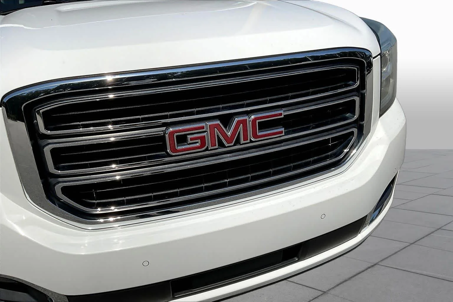 Used 2015 Summit White GMC SLT image 30