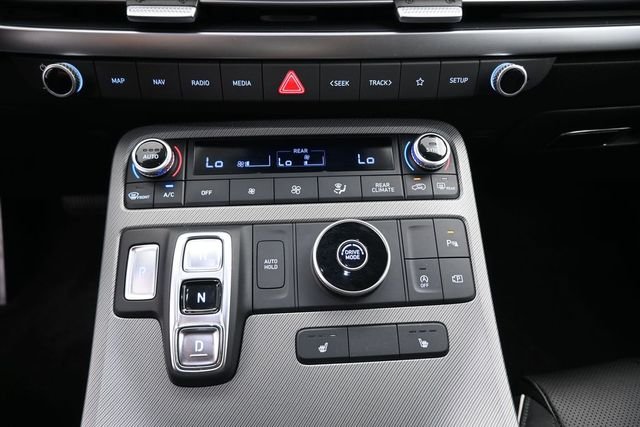 Used 2025 White Hyundai SEL image 9