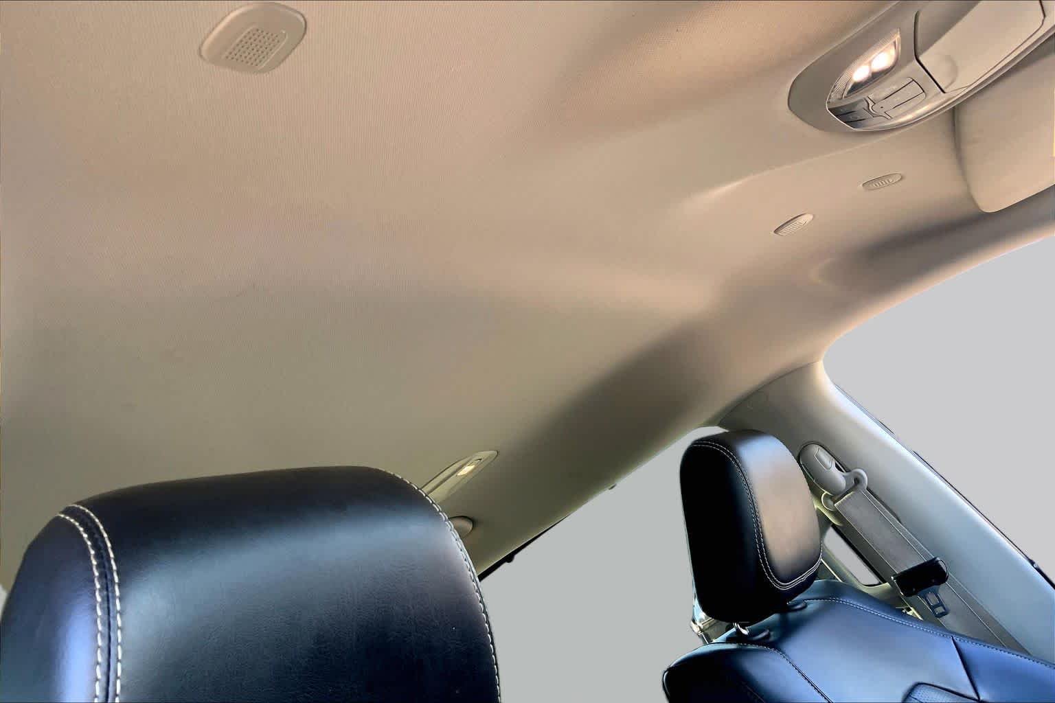 Used 2023 Bright White Clearcoat Chrysler Touring L image 14