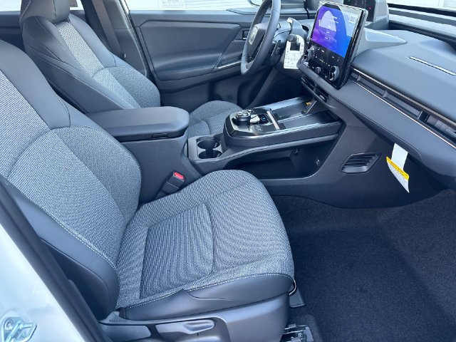 New 2027 Wind Chill Pearl <sup>1</sup> Toyota  XLE image 17
