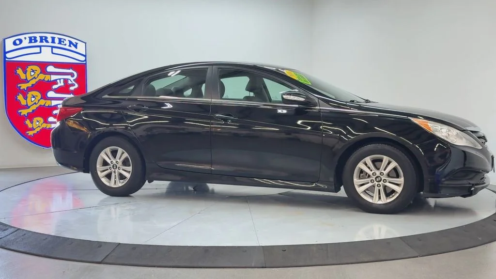 Used 2014 Phantom Black Metallic Hyundai GLS image 3