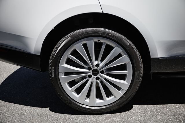 New 2026 Fuji White Land Rover SE 7 Seats image 13