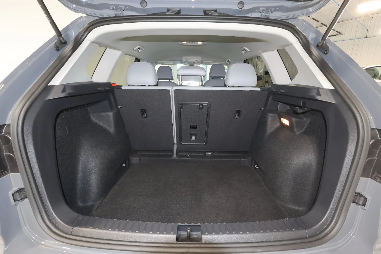 Used 2023 Gray Volkswagen 1.5T SE image 23