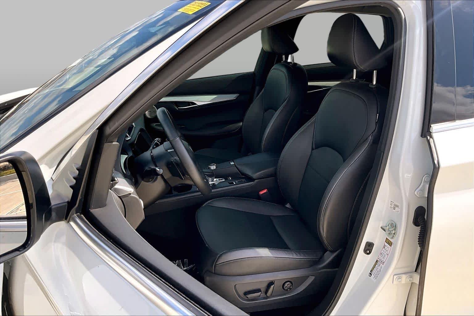Used 2022 Majestic White INFINITI ESSENTIAL image 8