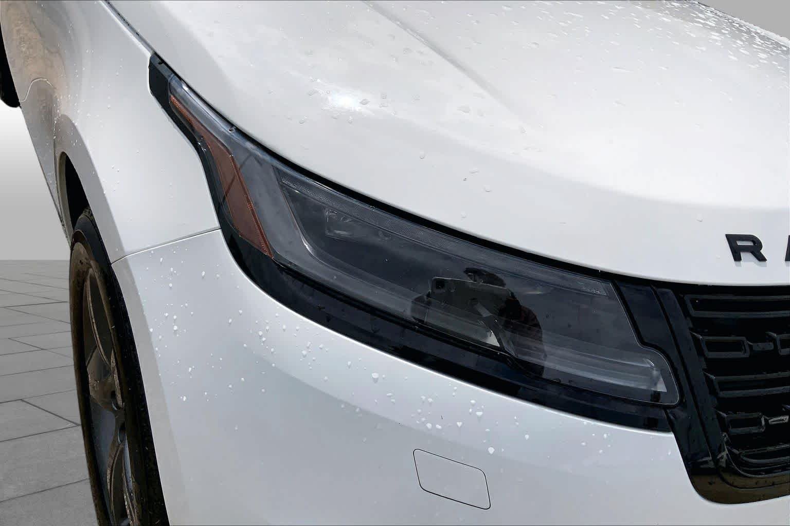 Used 2025 Fuji White Land Rover Dynamic SE image 26