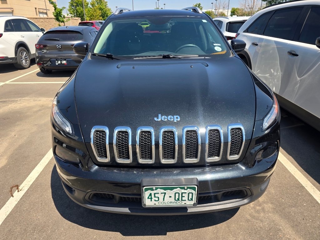 Used 2014 Brilliant Black Crystal Pearlcoat Jeep Latitude image 8
